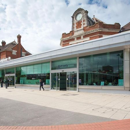 Basingstoke Apartments - Westlands House, City Centre, Home-From-Home Esterno foto