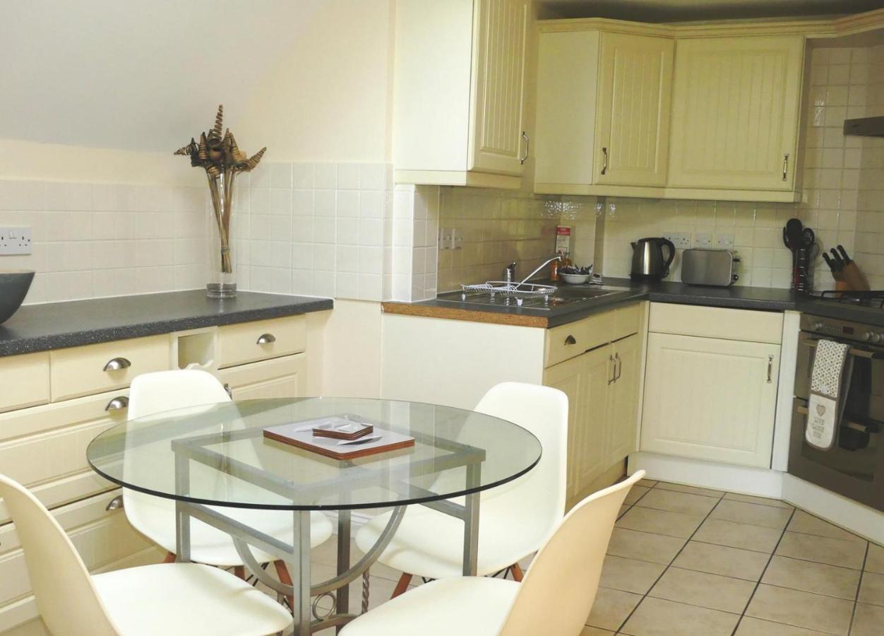 Basingstoke Apartments - Westlands House, City Centre, Home-From-Home Esterno foto