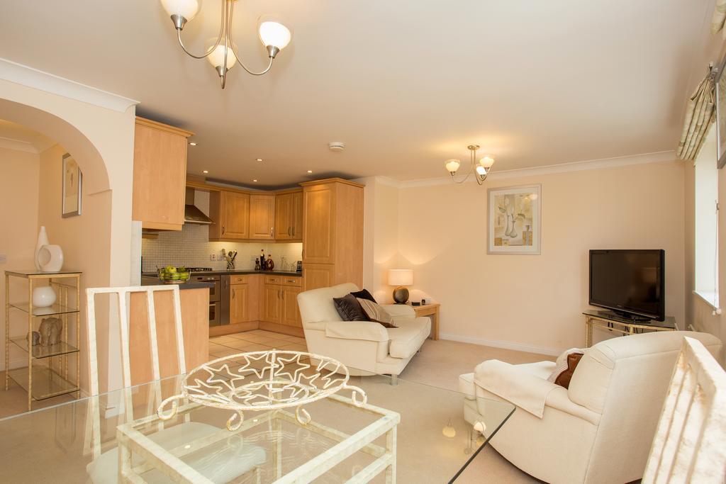 Basingstoke Apartments - Westlands House, City Centre, Home-From-Home Esterno foto