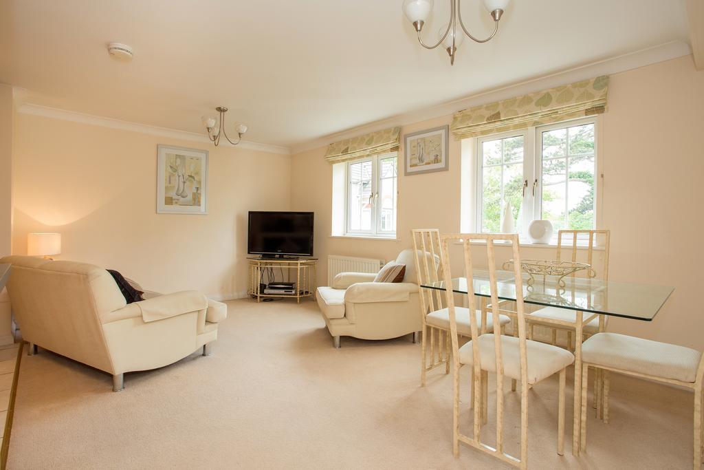 Basingstoke Apartments - Westlands House, City Centre, Home-From-Home Esterno foto