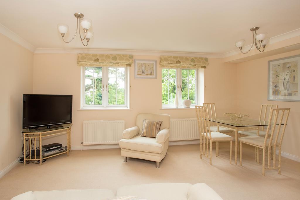 Basingstoke Apartments - Westlands House, City Centre, Home-From-Home Esterno foto